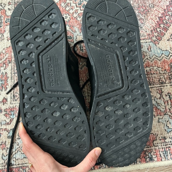 Adidas Men's Black Sneakers Size 11 - Picture 3 of 6